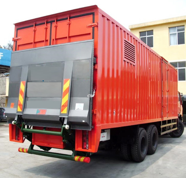 疫情之下运输业的变与不变---货拉拉升降尾板安装记